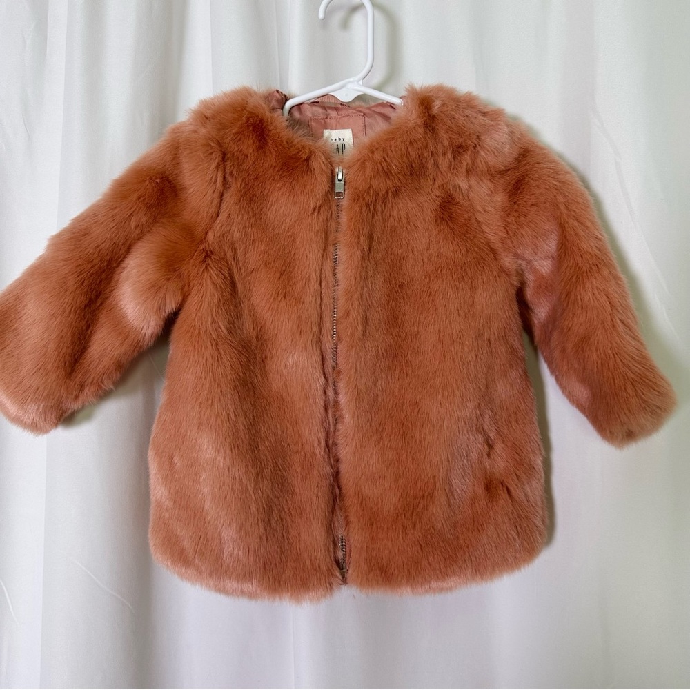 Baby Gap Faux Fur Coat in Pink - size 18 - 24 months Babies Toddlers Barbiecore
